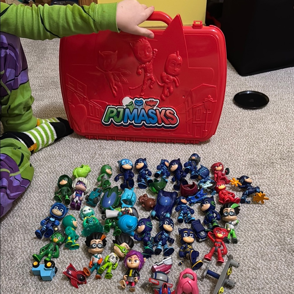 PJ Masks figurines with carry case